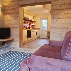 https://the-little-luckwell-apartment.cardiffhotelswales.com