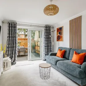 https://apt-town-centre-near-beach-2-bedroom-2-bathroom-with.tophotelsbath.com